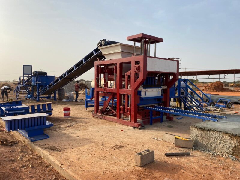 Machine de agglos, parpaing semi-automatique OTT5.1SA