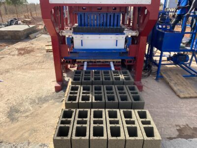 Machine de agglos, parpaing semi-automatique OTT5.1SA