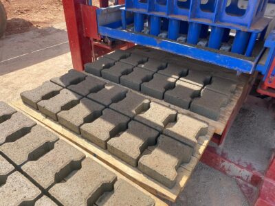 Machine de agglos, parpaing semi-automatique OTT5.1SA