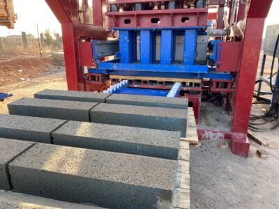 Machine de agglos, parpaing semi-automatique OTT5.1SA