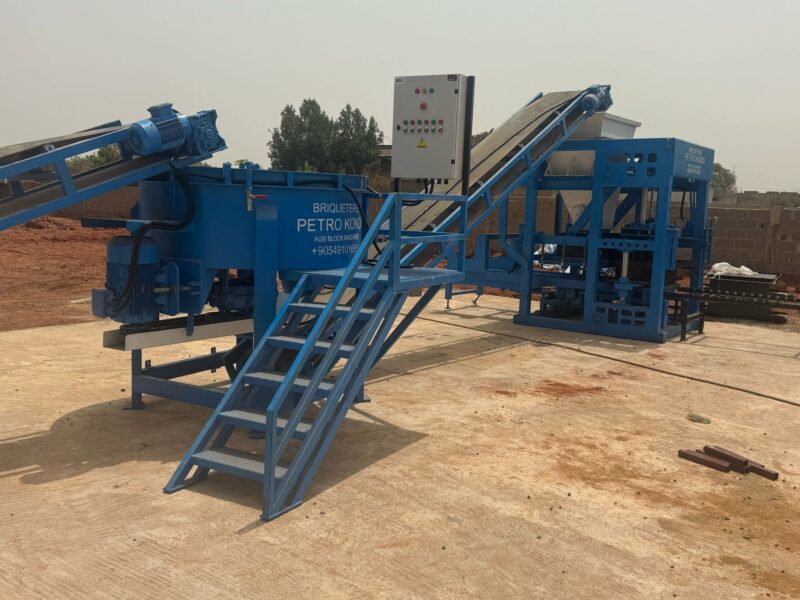 Machine a parpaing, pavé semi-automatique OTT4.1SA