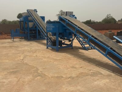 Machine a parpaing, pavé semi-automatique OTT4.1SA