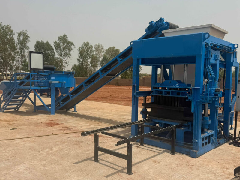 Machine a parpaing, pavé semi-automatique OTT4.1SA